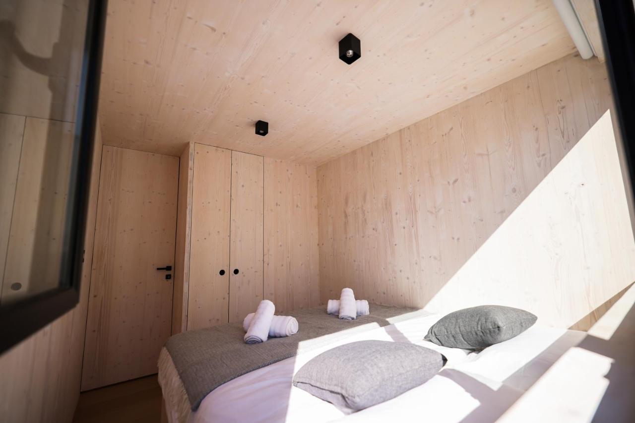 Arcadia Eco-Luxe Mobile Homes With Infinity Pool By Oiko Collection Privlaka  Ngoại thất bức ảnh